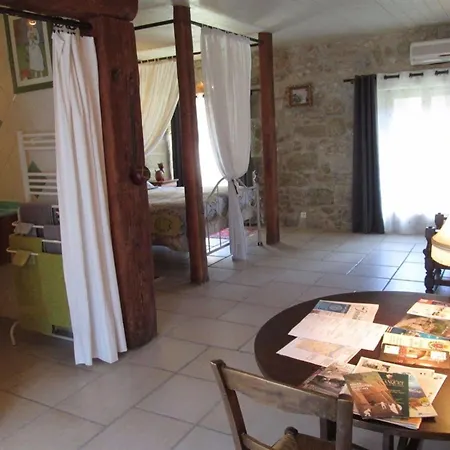 Couette-café Vieux 5*